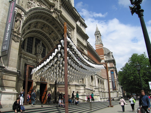 Victoria and Albert Museum in London City Centre - Tours and
