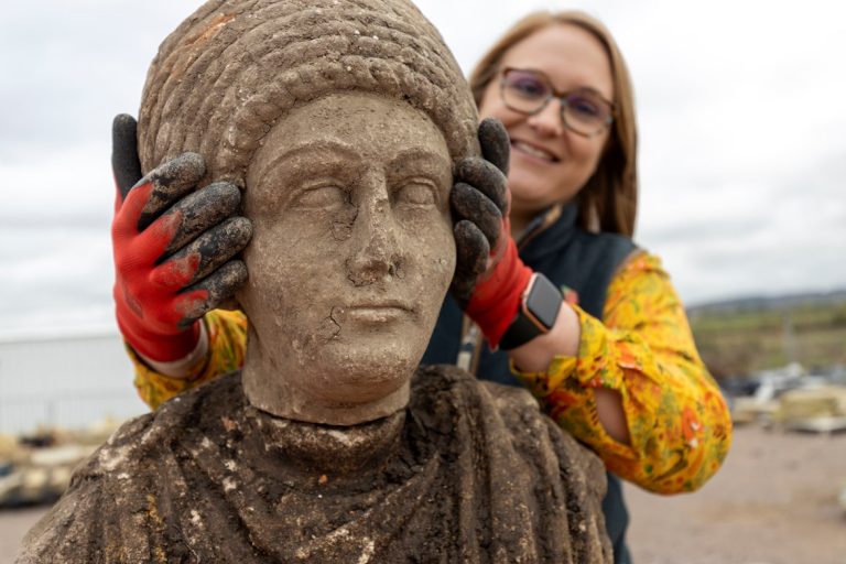 hs2-dig-uncovers-rare-roman-statues-at-stoke-mandeville