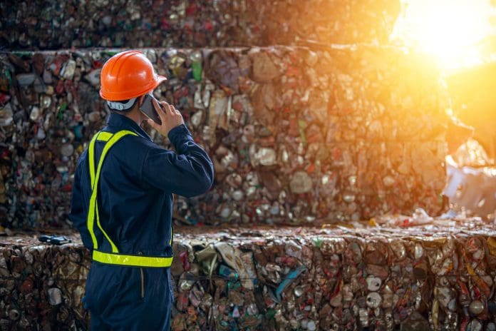 Worker by recyclable and non-recyclable waste, representing the growth of UK plastic waste