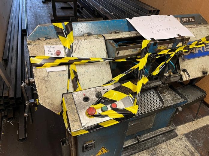 The machine with which the apprentice lost fingers was subsequently taped off